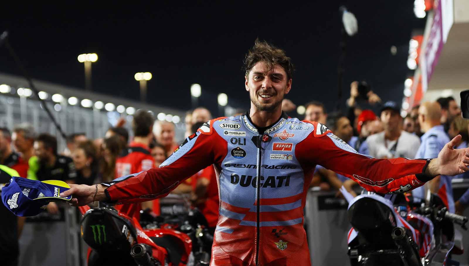 Selebrasi Fabio Di Giannantonio usai memenangkan balapan MotoGP Qatar 2023 di Sirkuit Internasional Lusail, Lusail, Qatar, Minggu (19/11/23). (Foto: REUTERS/Ibraheem Al Omari)