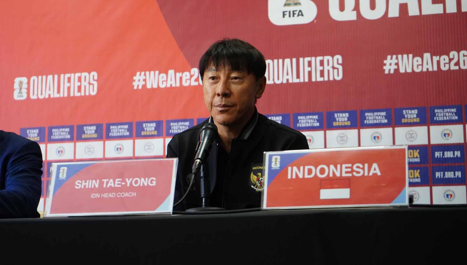 Pre Match Press Conference Timnas Indonesia jelang laga Kualifikasi Piala Dunia 2026 melawan Filipina yang dihadiri pelatih Shin Tae-yong di Stadion Rizal Memorial, Manila, Senin (20/11/23). (Foto: PSSI/Irvan) - INDOSPORT