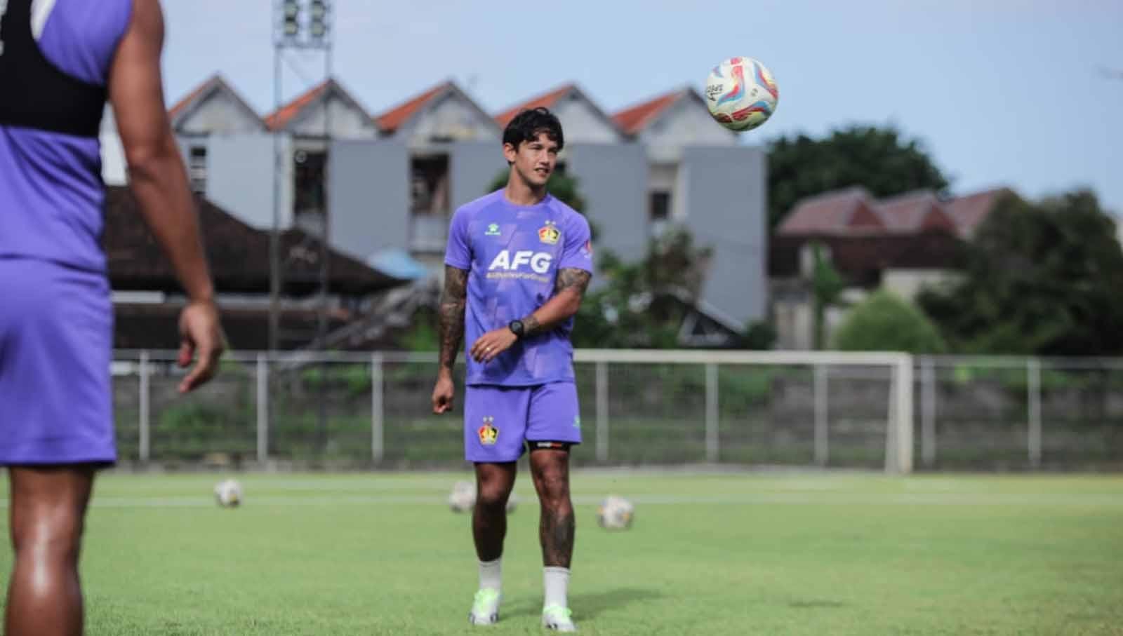 Persik Kediri merekrut Irfan Bachdim untuk putaran kedua Liga 1 2023/2024. (Foto: MO Persik Kediri) - INDOSPORT