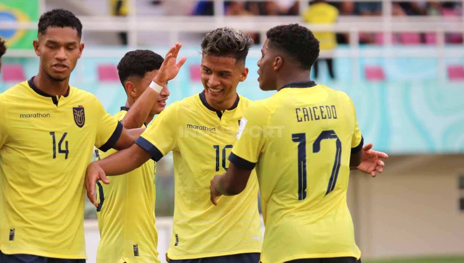 Selebrasi penyerang Ekuador, Michael Bermudez, setelah mencetak gol ke gawang Ekuador dalam pertandingan babak 16 besar Piala Dunia U-17 2023 di Stadion Manahan Solo, Senin (20/11/23). (Foto: Nofik Lukman Hakim/INDOSPORT)