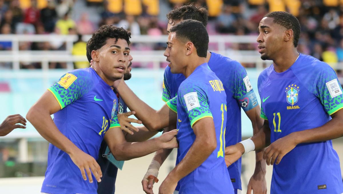 Penyerang Brasil, Luighi, saat merayakan gol ke gawang Ekuador dalam pertandingan babak 16 besar Piala Dunia U-17 2023, Senin (20/11/23). Foto: Nofik Lukman Hakim