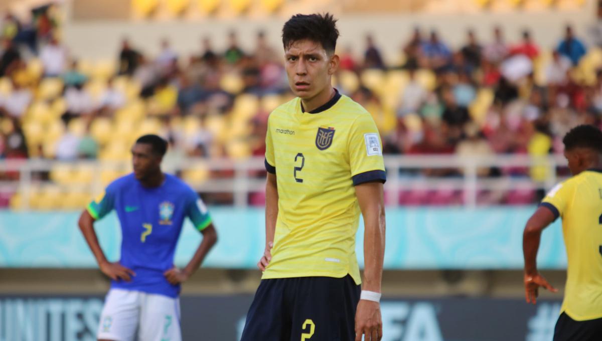 Bek Ekuador, Jair Collahuazo, saat tampil melawan Brasil pada babak 16 besar Piala Dunia U-17 2023, Senin (20/11/23). Foto: Nofik Lukman Hakim