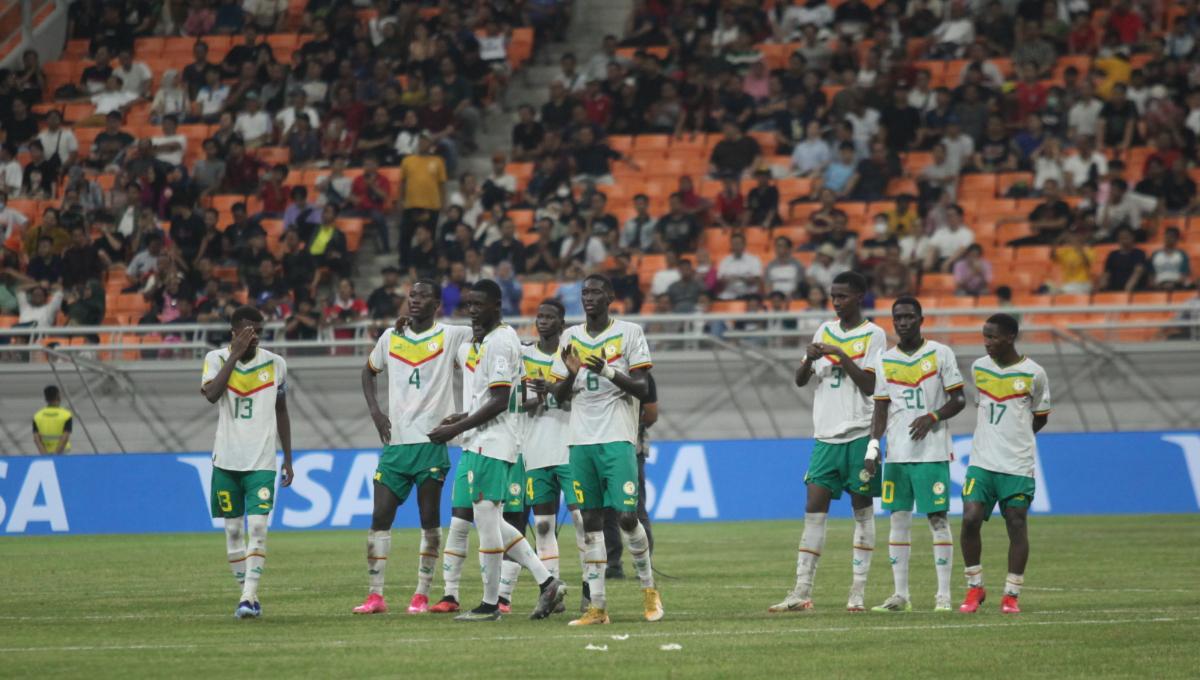 Ketegangan tim Senegal saat adu penalti melawan tim Prancis pada laga 16 besar Piala Dunia U-17 2023 di Stadion JIS, Rabu (22/11/23).