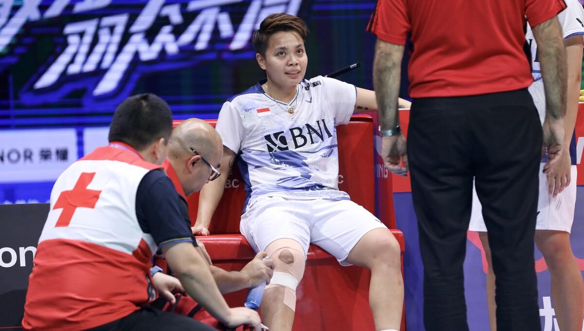 Apriyani Rahayu mendapat perawatan cedera di China Masters 2023 (Foto: Humas PP PBSI) - INDOSPORT