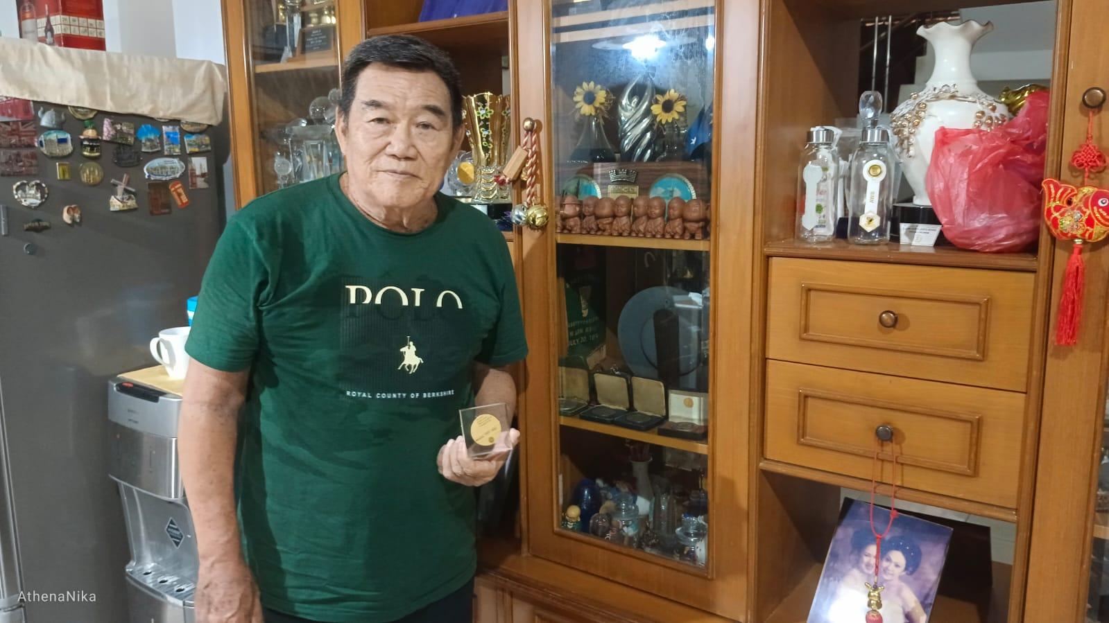 Sebuah jawaban misterius dilontarkan legenda bulutangkis Ade Chandra ketika menyoroti siapa pemain ganda putra Indonesia paling menjanjikan saat ini.