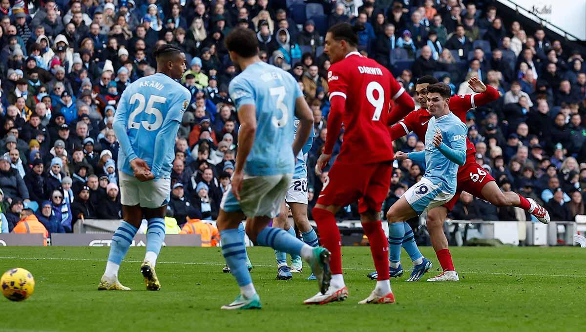 Detik-detik Trent Alexander-Arnold melepaskan tendangan dan jadi gol ke gawang Manchester City di Liga Inggris.