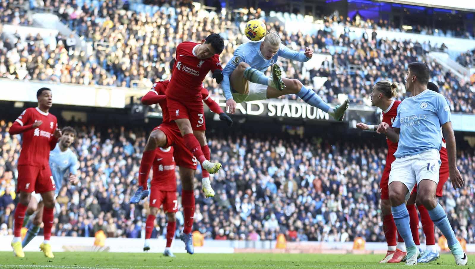 Liverpool berhasil memutus rekor apik Manchester City di Etihad saat berlaga di Liga Inggris (Premier League), Sabtu (25/11/23). Foto: REUTERS/Carl Recine. - INDOSPORT