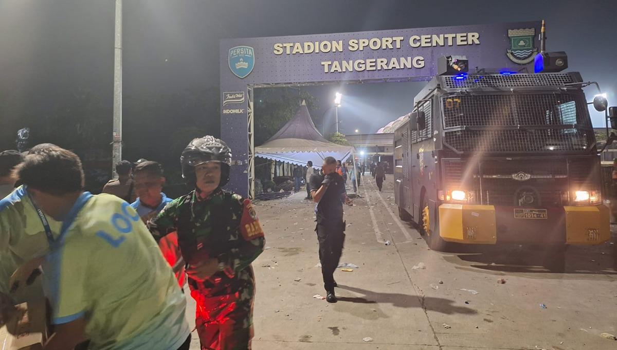 Oknum Suporter Persib Bandung Ricuh Memaksa Masuk Indomilk Arena, Minggu (26/11/23) malam WIB.