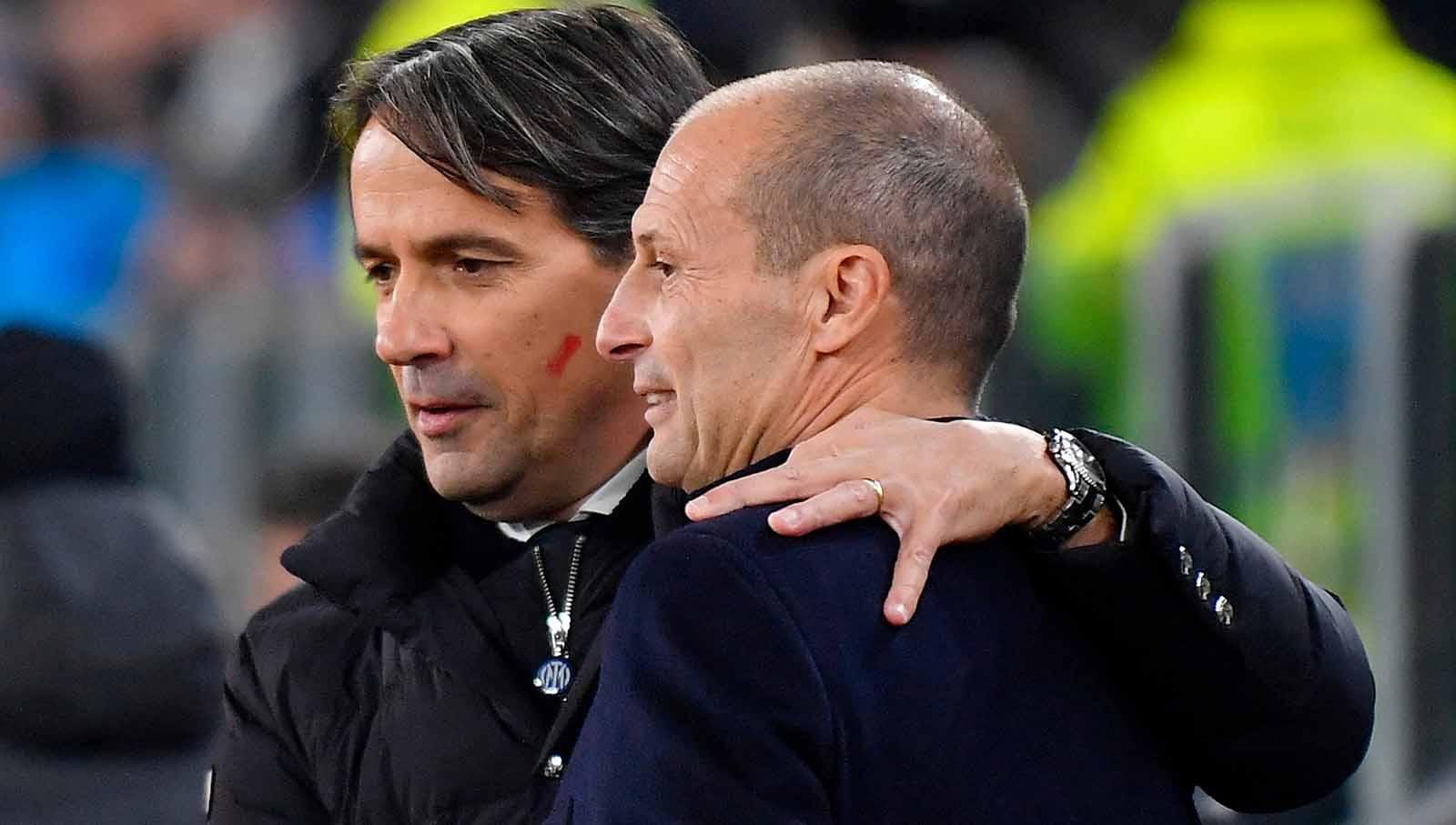 Pelatih Inter Milan Simone Inzaghi dan pelatih Juventus Massimiliano Allegri usai pertandingan pada laga Serie A Italia di Stadion Allianz, Italia, Minggu (26/11/23). (Foto: REUTERS/Massimo Pinca)