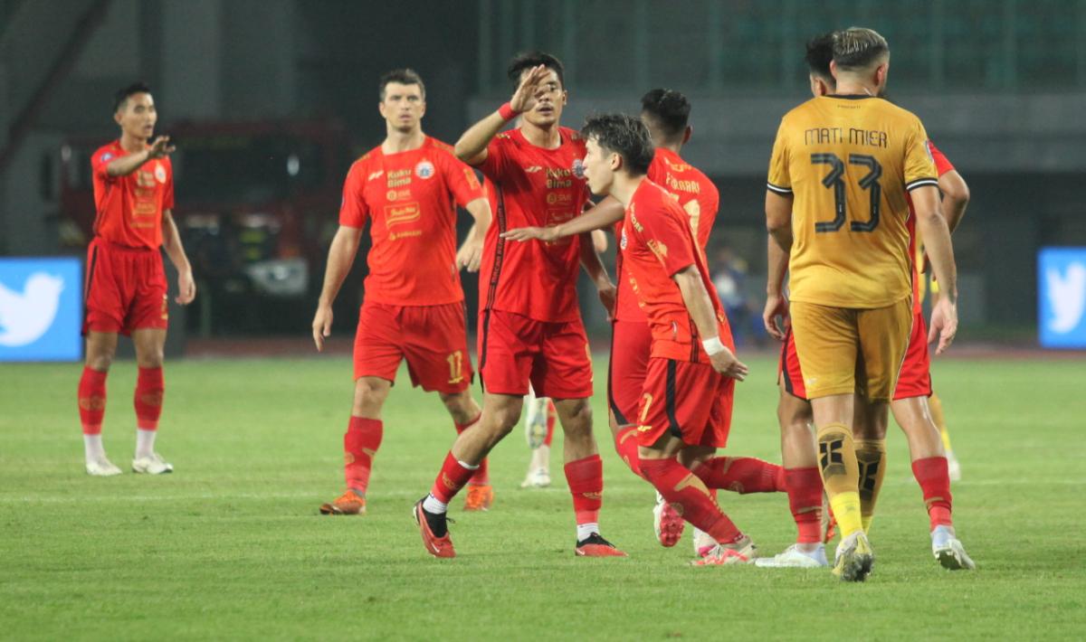 Rekap hasil Liga 1 2023-2024 yang berlangsung pada hari ini, Senin (27/11/23), Persija Jakarta dan Arema FC apes, Borneo FC menang tipis.