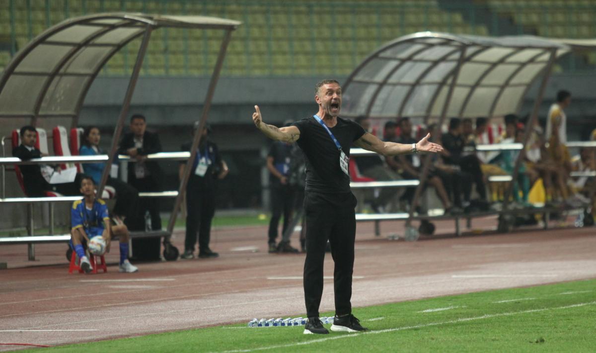Thomas Doll kecewa berat usai Persija Jakarta bermain imbang 2-2 melawan tuan rumah, Bhayangkara FC, pada pekan ke-20 Liga 1 2023/24. - INDOSPORT