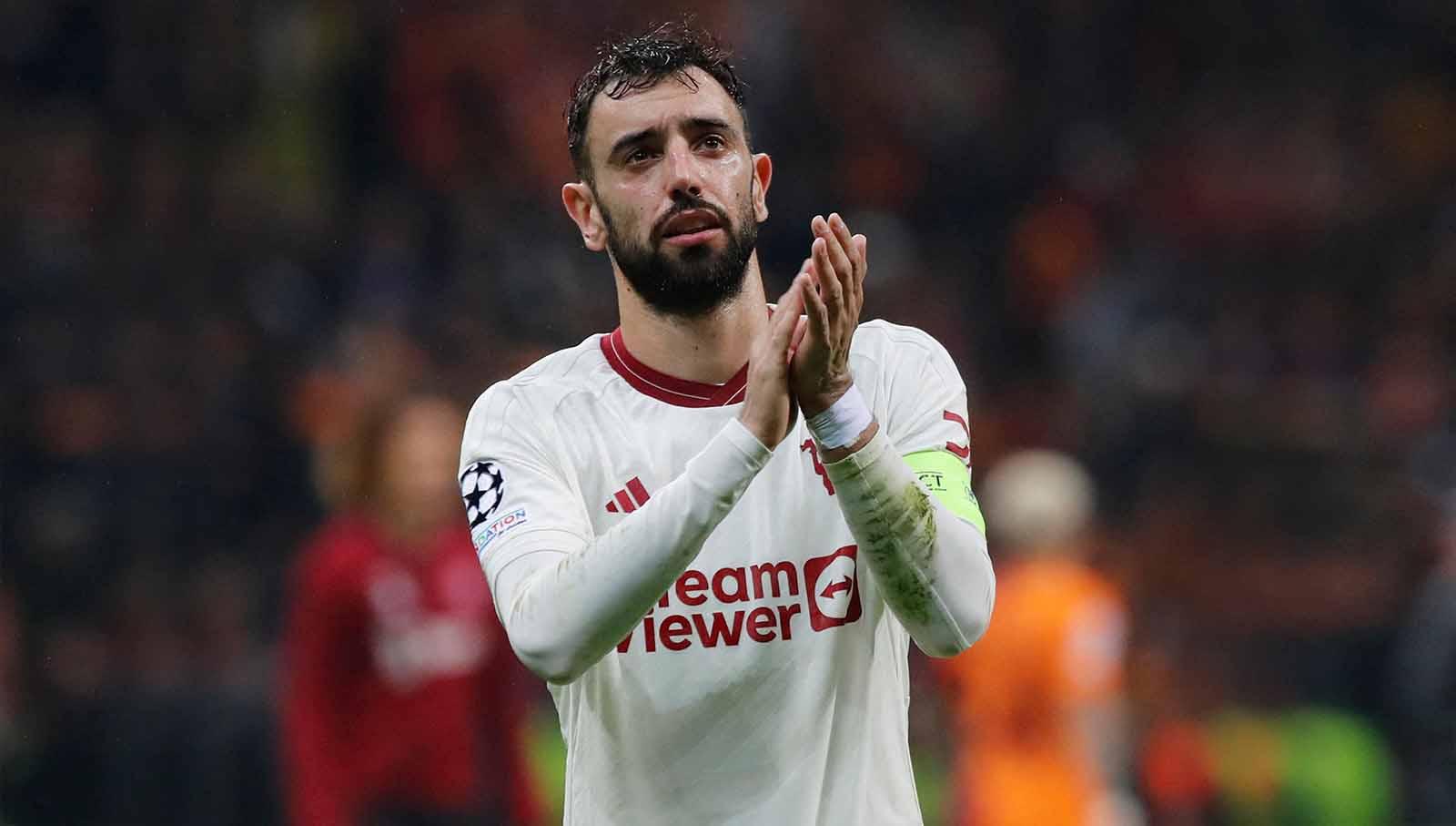 Bruno Fernandes berhak kecewa dengan hasil yang didapatkan Manchester United saat menghadapi Galatasaray di lanjutan fase grup Liga Champions 2023/2024. (Foto: REUTERS/Dilara Senkaya)