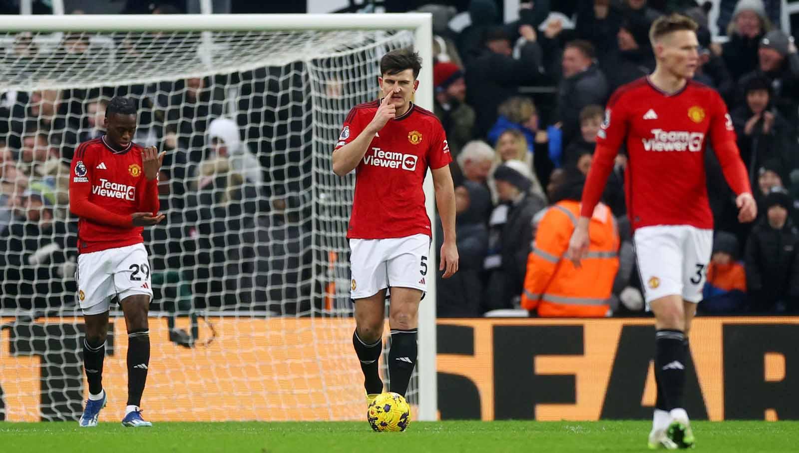 Setelah gol tersebut, Harry Maguire dan kawan-kawan terlihat kecewa karena timnya kebobolan terlebih dulu. Foto: Reuters/Lee Smith.