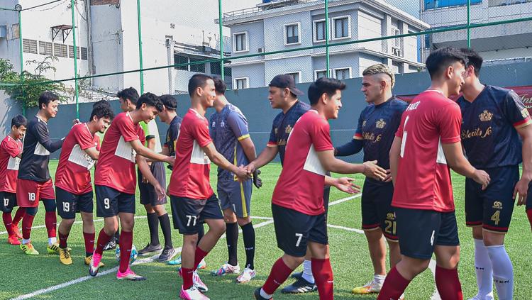 Foto bersama antara pemain ISCL All Star dna Selebritis FC.