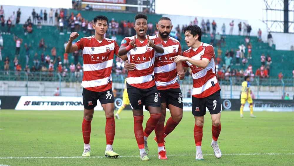 selebrasi gol Hugo Gomes