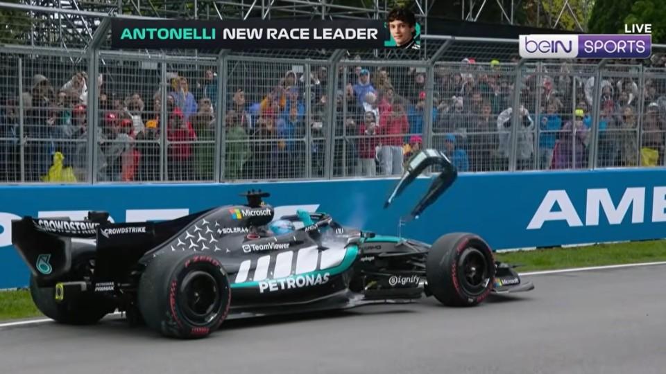 Pembalap Mercedes AMG, George Russell, mengalami gangguan pada mobilnya pada race di Grand Prix F1 Kanada. YouTube/bein Sports Asia - INDOSPORT
