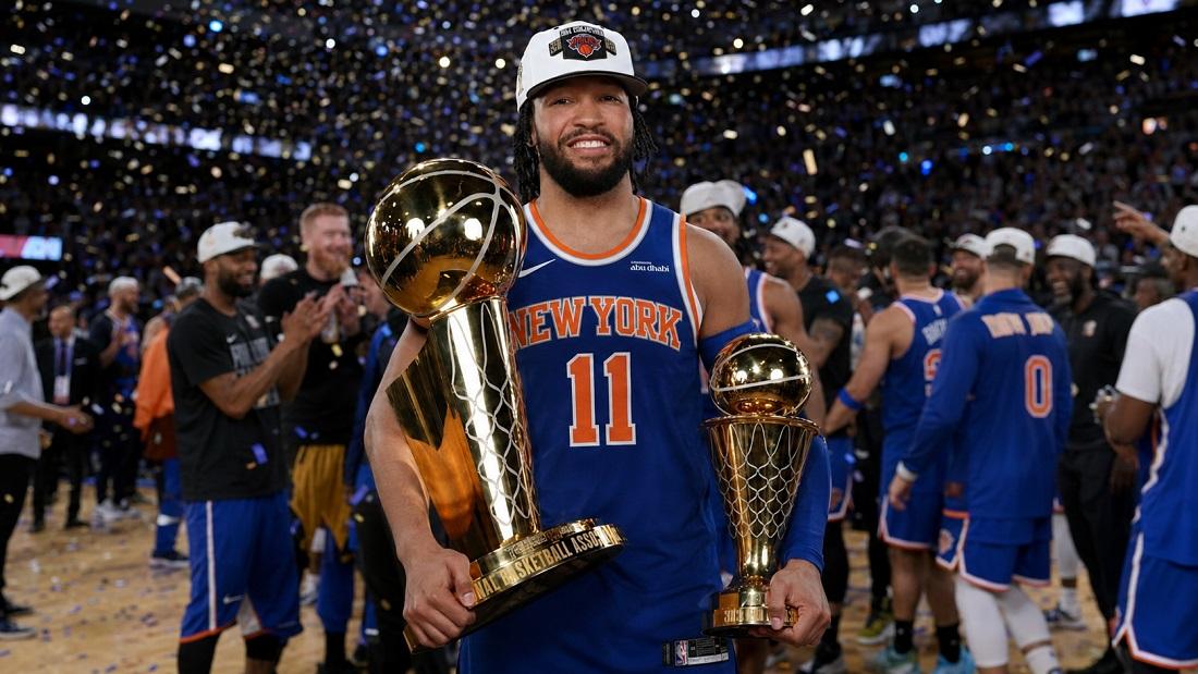 Jalen Brunson meraih penghargaan MVP Finals usai membawa New York Knicks juara NBA musim 2025/26. - INDOSPORT