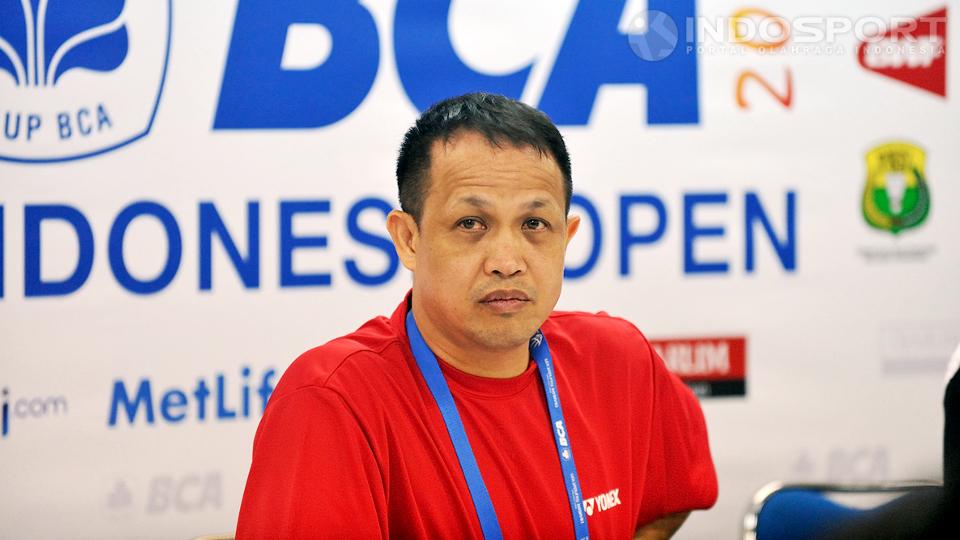 Rexy%20Mainaky%20meminta%20Tommy%20Sugiarto%20yang%20mengalami%20kendala%20untuk%20berkomunikasi%20dengan%20PBSI.