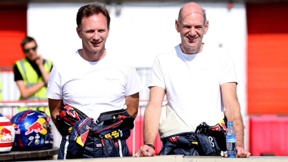 Dua petinggi tim Infiniti Red Bull Racing, Andrian Newey (kiri/Kepala Teknik), dan pimpinan tim, Christian Horner, menyaksikan aksi dalam balapan Red Bull Open House Go Karting di Daytona Motorsport, Milton Keynes, Inggris, Selasa (01/07/14).  Copyright: INTERNET