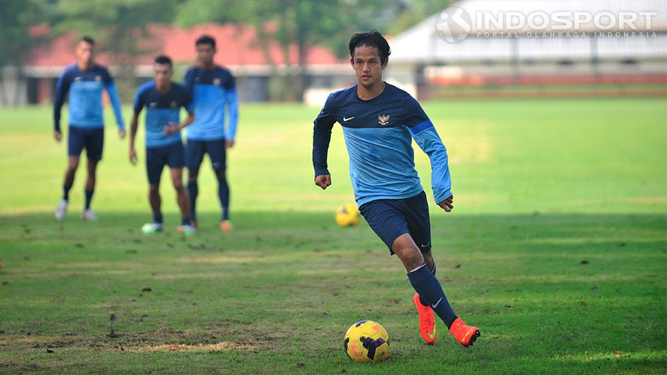 Irfan%20Bachdim%20saat%20latihan%20bersama%20Timnas%20senior%20di%20lapangan%20Sekolah%20Pelita%20Harapan%2C%20Karawaci%2C%20Tangerang%2C%20Senin%20%2807%2F07%2F14%29.
