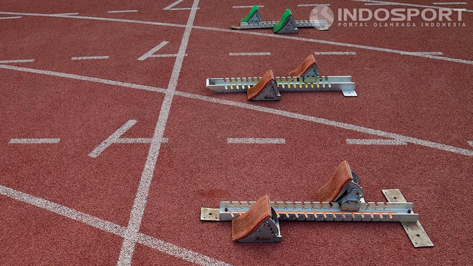 Memilih jenis sepatu yang tepat sesuai dengan ukuran kaki rupanya termasuk penting dilakukan bagi para pelari.