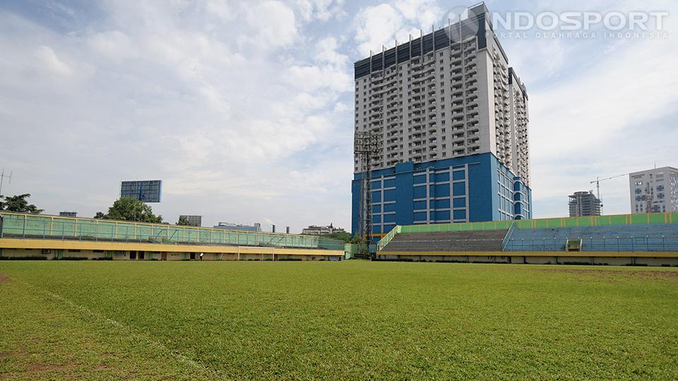 Lapangan sepak bola stadion Lebak Bulus, Jakarta Selatan. - INDOSPORT