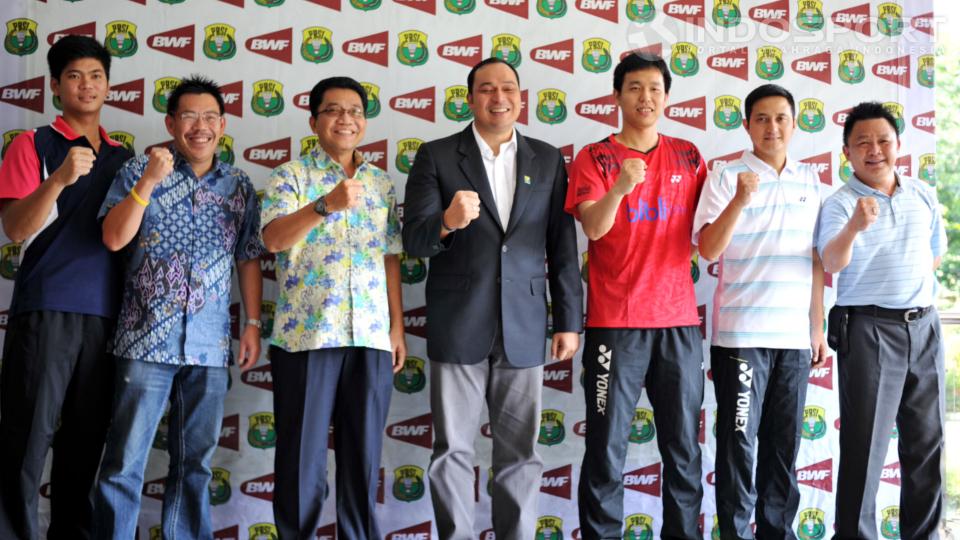 Anton Subowo beserta kontingen Indonesia yang berangkat ke Kejuaraan Dunia 2014 di Denmark.