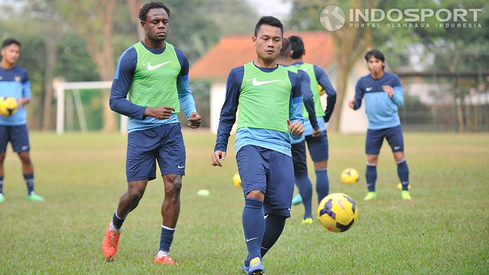 Ahmad%20Jufriyanto%20saat%20latihan%20bersama%20timnas%20U-23%20di%20Sekolah%20Pelita%20Harapan%2C%20Karawaci%2C%20Senin%20%2808%2F09%2F14%29.
