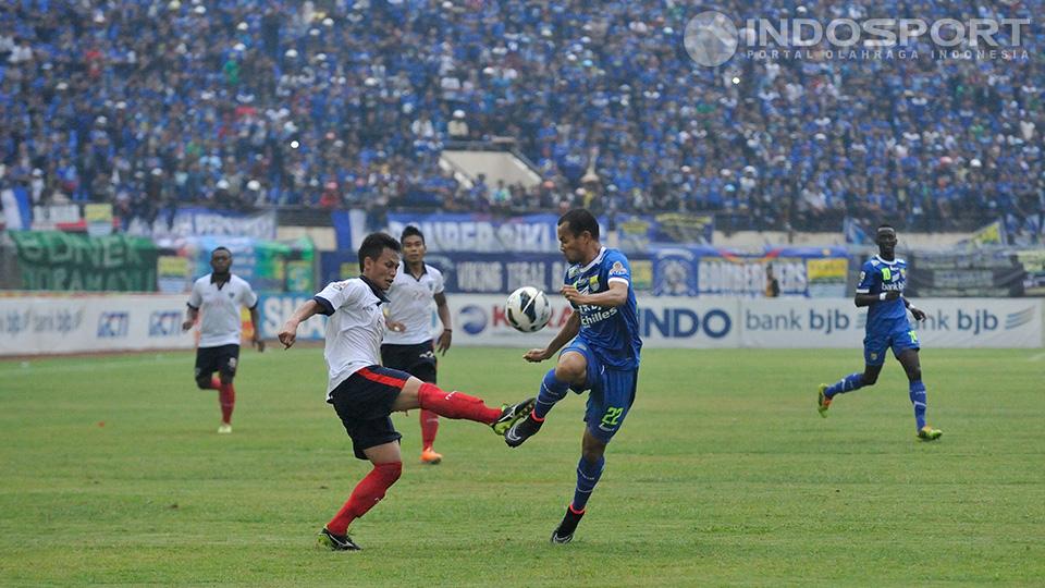 Pertandingan antara Persib dan PBR berlangsung keras dengan menghasilkan tujuh kartu kuning. Pertandingan berlangsung di stadion Si Jalak Harupat, Soreang, Bandung. Senin (06/10/14).