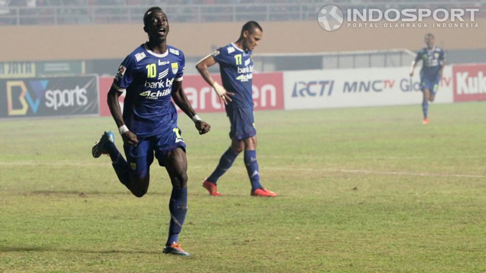 Ekspresi Makan Konate usai mencetak gol ketiga untuk Persib Bandung.