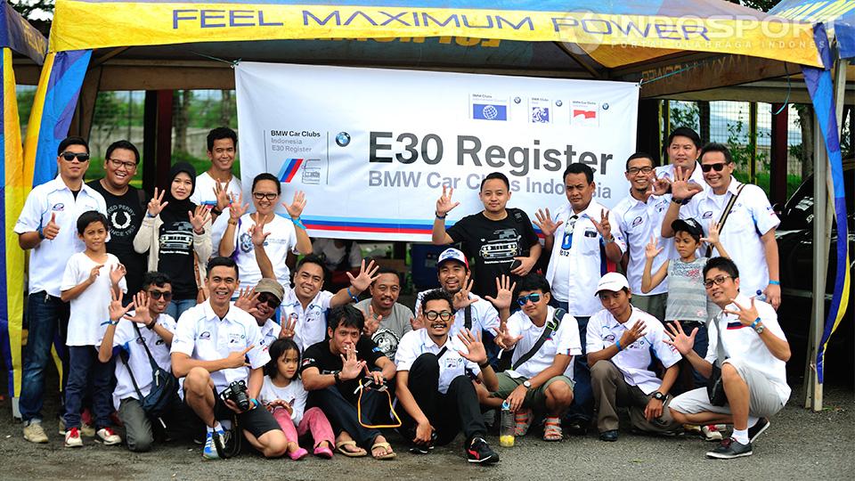 Para anggota BMW CCI E30 Register berkumpul di Sirkuit Internasional Sentul, Jawa Barat, Minggu (30/11/14) untuk merayakan ulang tahun klub.