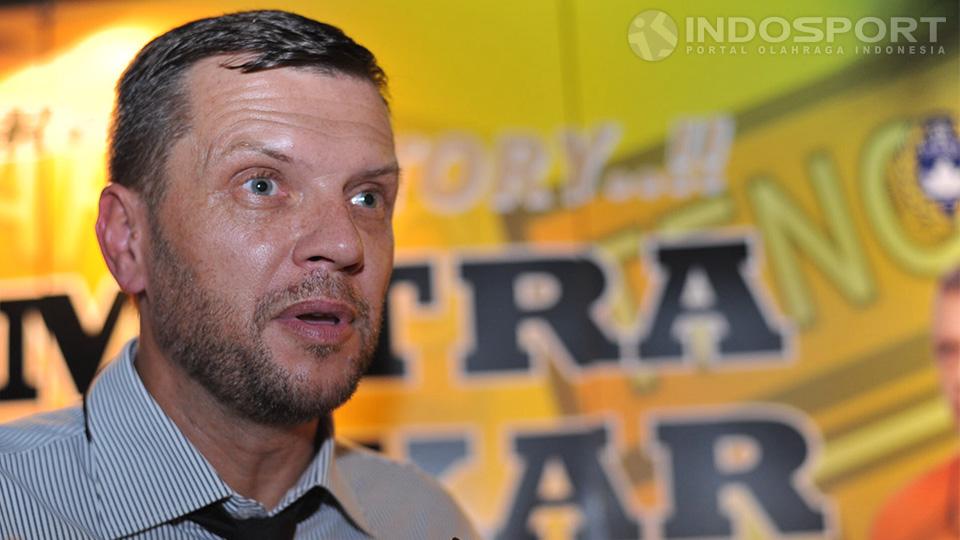 Scott cooper saat menjadi pelatih Mitra Kukar musim 2014-2105.