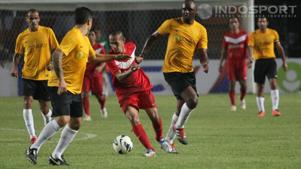 Juni 2014, Indonesia Legends kalah 2-5 melawan Football Legends yang terdiri Fabio Cannavaro, Nesta, Zambrotta, Materazzi. Juga ada Rui Costa, Deco, Figo, Vieira, dan Nakata. 