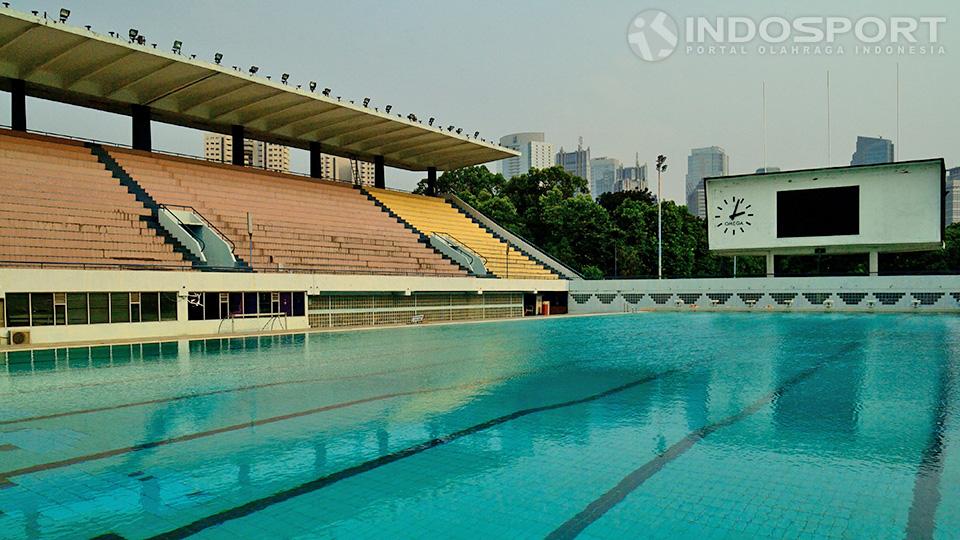 Kondisi kolam renang utama di kolam renang Senayan, Jakarta.