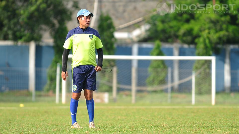 Pelatih Persiram Raja Ampat Eduard Tjong