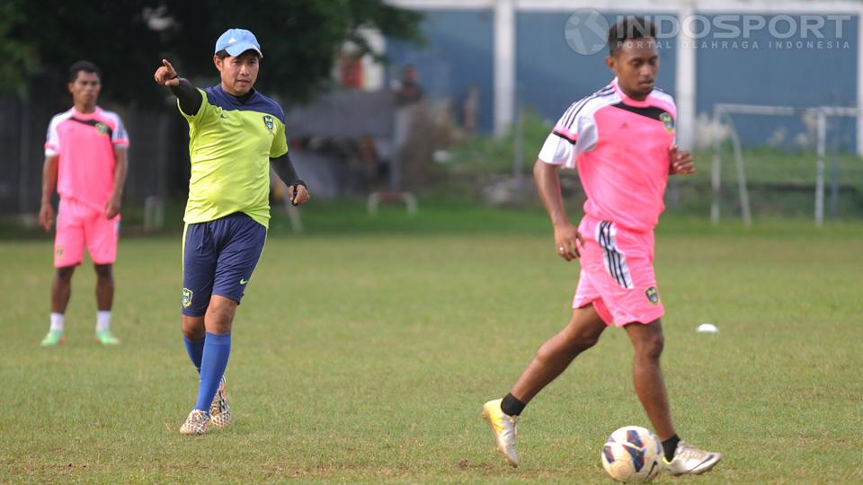 Pelatih Persiram Raja Ampat Eduard Tjong.