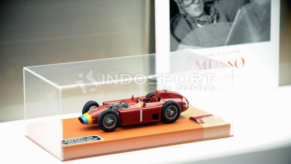 Ferrari D50. Miniatur Ferrari D50 yang digunakan oleh Juan Manuel Fangio di Grand Prix Jerman 1956.