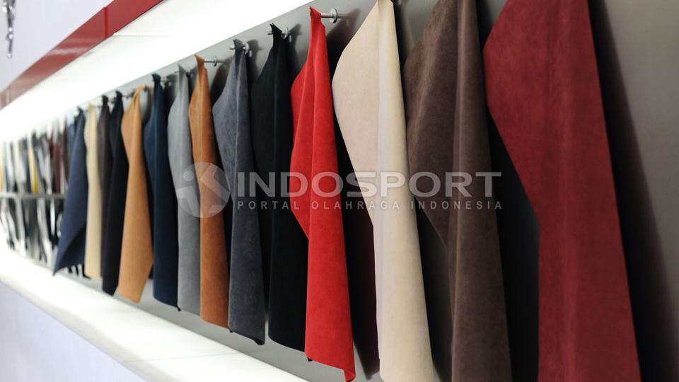 Genuine Leather. Pilih sendiri warna interior Ferrari anda dengan berbagai pilihan warna yang terbuat dari bahan kulit berkualitas tinggi.