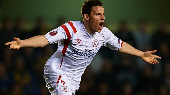 Kevil Gameiro mencetak dua gol saat Sevilla membungkam Basel 3-0 di babak 16 besar Liga Europa. Copyright: GETTYIMAGES