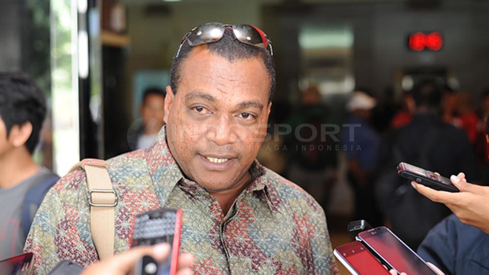 Anggota DPRD Papua, Jack Komboy saat ditemui di kantor Kementrian Pemuda dan Olahraga, Senayan, Jakarta, Kamis (28/05/15). Copyright: Ratno Prasetyo/INDOSPORT