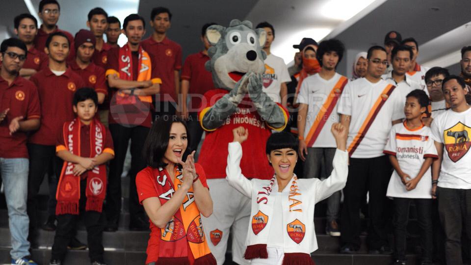 Julie%20Estelle%20dan%20Julia%20Perez