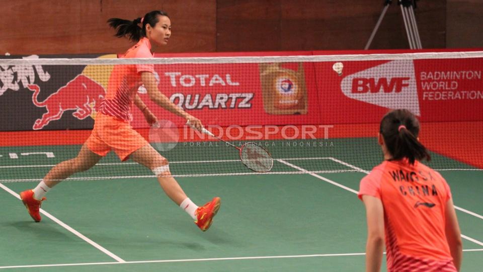 Tunggal putri Tiongkok Wang Yihan saat berlatih bersama rekannya Wang Shixian. Copyright: Herry Ibrahim/INDOSPORT