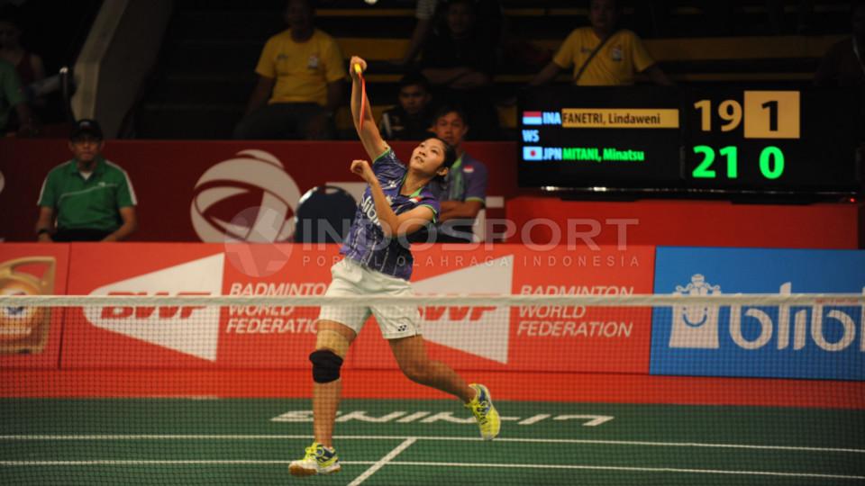 Lindaweni Fanetri sukses menjungkalkan wakil Jepang, Minatsu Mitani dalam pertarungan ketat tiga set, 19-21, 21-14, dan 21-11.