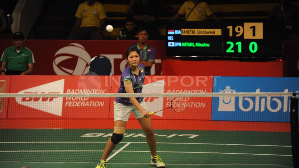 Lindaweni Fanetri sukses menjungkalkan wakil Jepang, Minatsu Mitani dalam pertarungan ketat tiga set, 19-21, 21-14, dan 21-11.