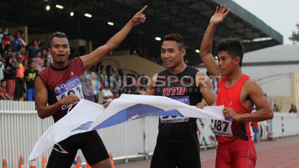 Sudirman Hadi (tengah) berfoto bersama pesaingnya Fadlin (kiri) dan Yaspy Boby.