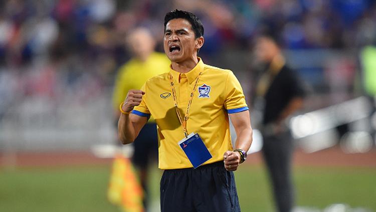 Kiatisuk Senamuang resmi perpanjang kontrak bersama Timnas Thailand selama satu tahun. Copyright: Thananuwat Srirasant/Getty Images