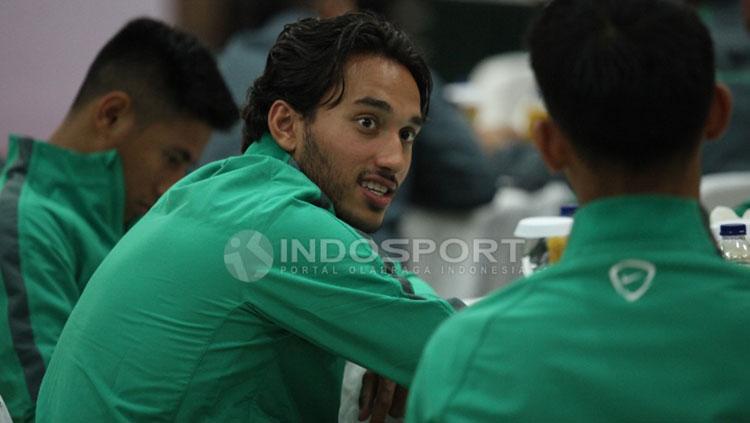 Ezra Walian saat mengikuti pelepasan Timnas U-22. Copyright: Herry Ibrahim/Indosport.com