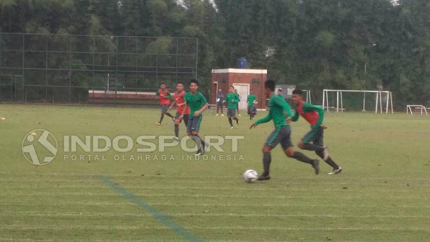 Skuat Timnas U-19 menjalani latihan di Lapangan Sekolah Pelita Harapan (SPH), Karawaci, Tangerang. Copyright: Petrus Manus Da Yerimon/Indosport.com