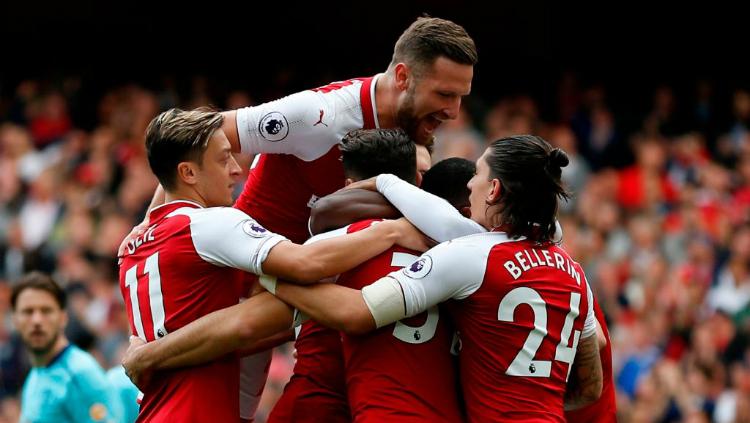 Skuat Arsenal selebrasi kala menaklukkan Bournemouth. Copyright: Twitter/Squawka News