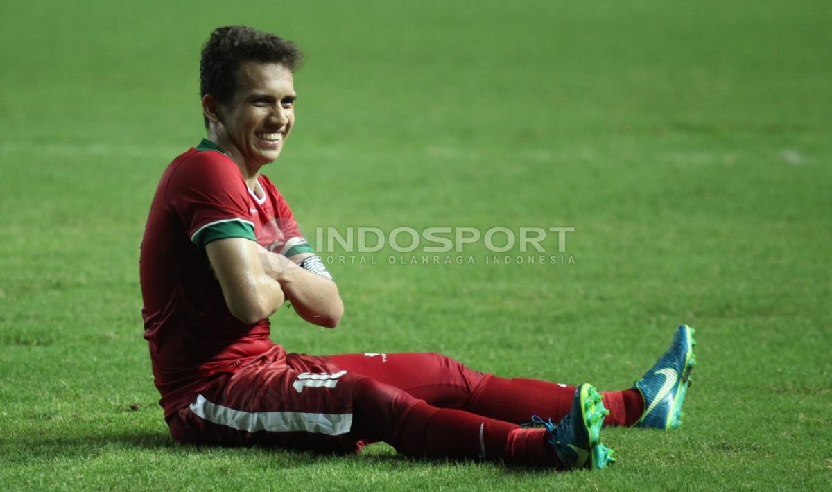 Selebrasi Egy Maulana Vikri usai mencetak gol kedua ke gawang Kamboja U-19. Copyright: Herry Ibrahim/INDOSPORT
